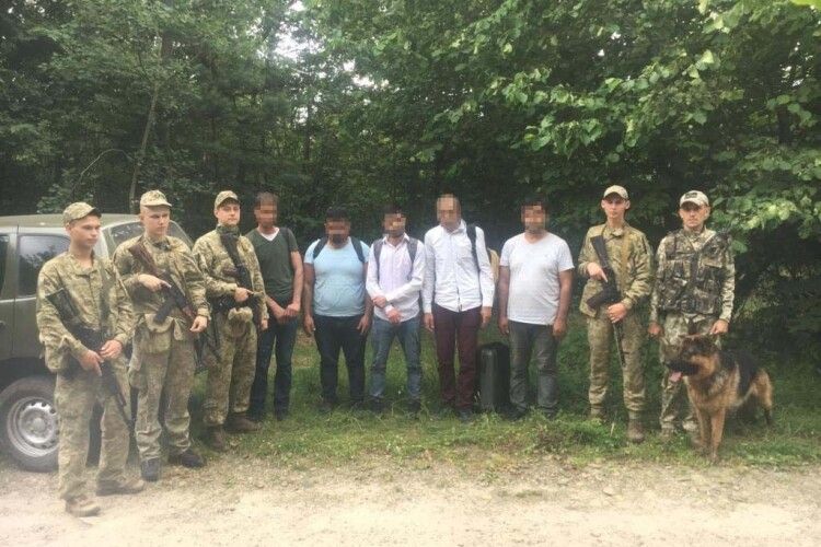 Через українсько-польський кордон незаконно пробиралися п’ятеро громадян Туреччини