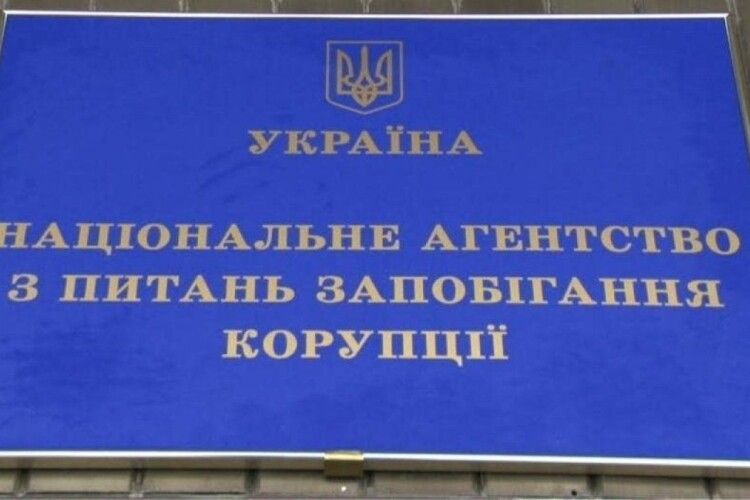 Двох нардепів підозрюють у зловживаннях