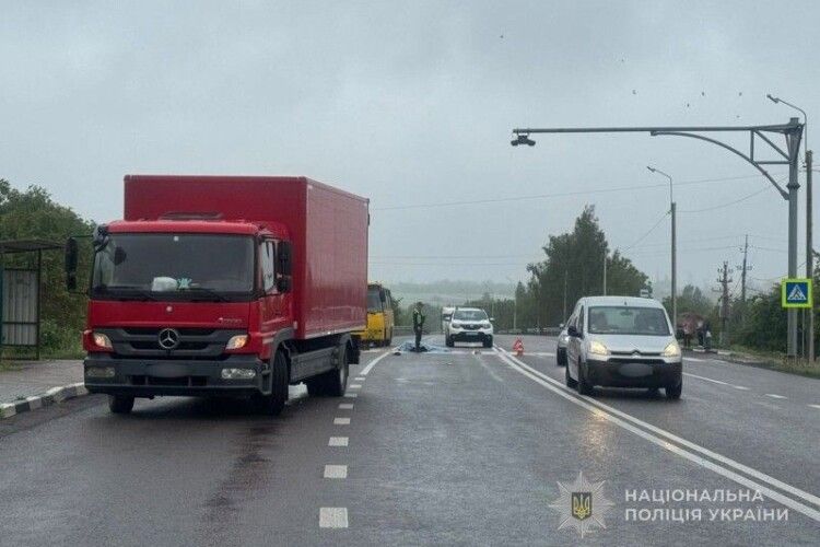 Біля Луцька під колесами автівки загинув велосипедист