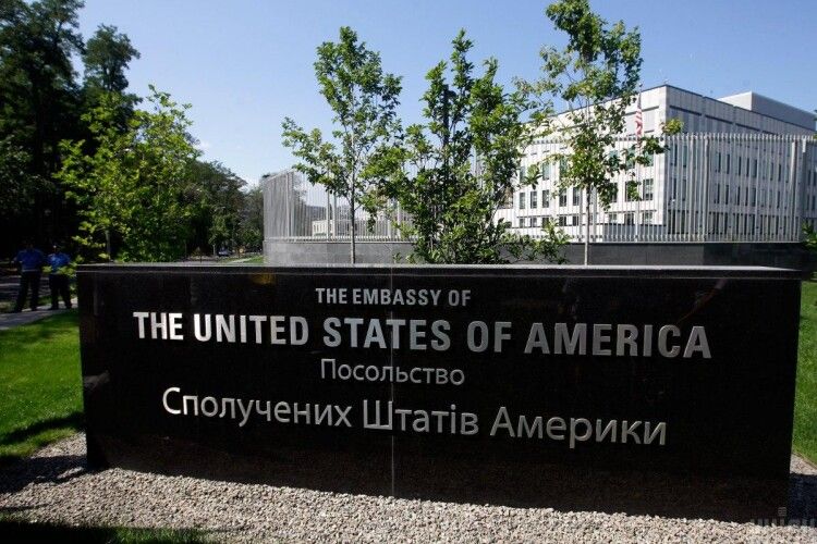 Більшість працівників посольства США «начхали» на евакуацію й залишилися працювати в Києві