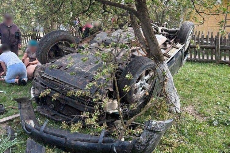 На Волині перекинувся автомобіль: 18-річний пасажир потрапив до реанімації