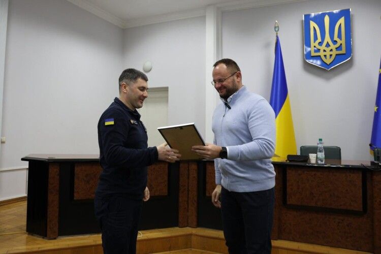 У Луцьку преміювали рятувальників, які 1 січня ліквідовували наслідки російської атаки