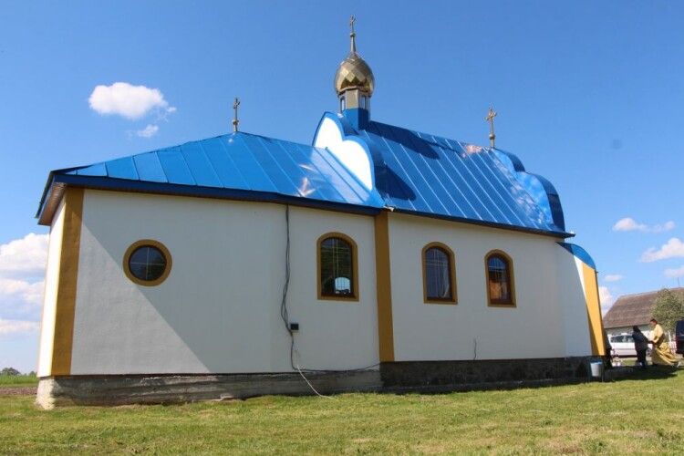 На Волині селяни розширили каплицю, щоб мати храм