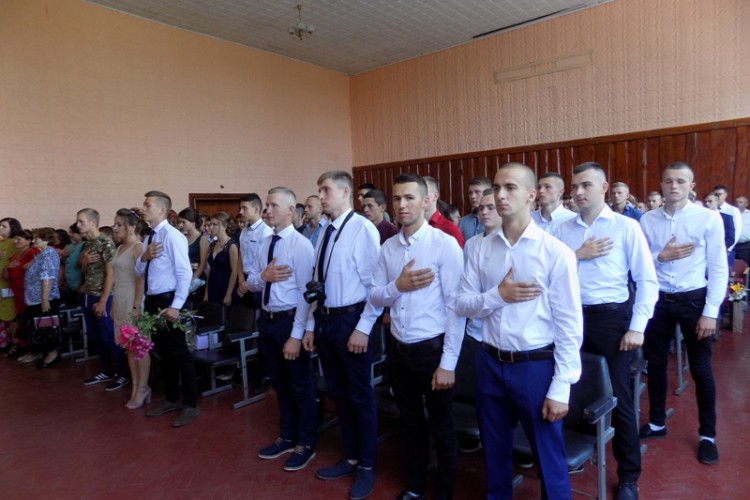 У Любешівському коледжі пройшов випускний