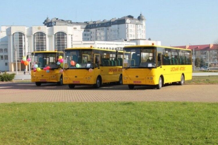 Волинь отримала більше 18 мільйонів гривень на автобуси для шкіл та інклюзивно-ресурсних центрів