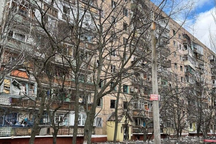 Окупанти обстріляли житлові багатоповерхівки у Краматорську: є загиблі, велика кількість поранених