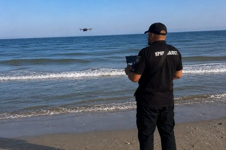 Хвиля накрила на очах у сестри: на Одещині у морі зник 14-річний хлопець