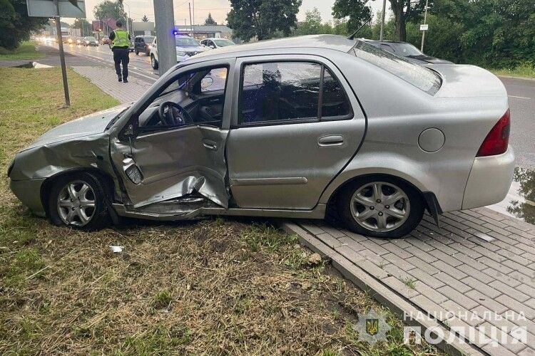 У Луцьку не розминулися 2 автівки: є постраждалі