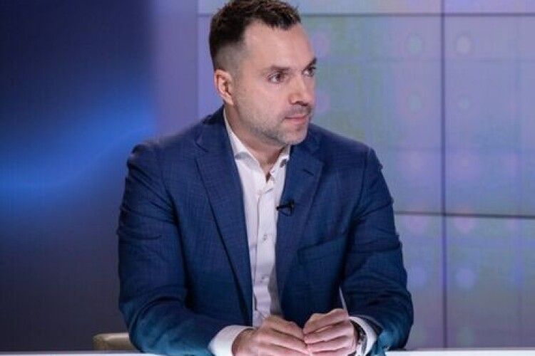Арестович «анонсував» війну з росією до 2035 року й дав пораду українцям