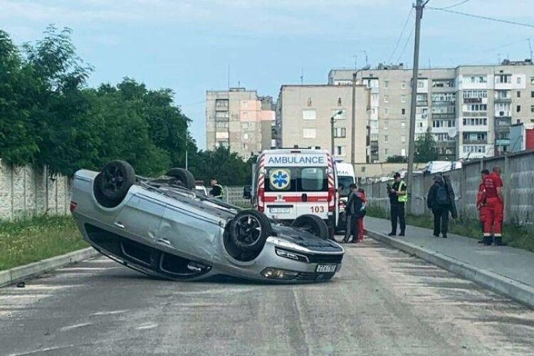 На Волині в результаті ДТП перекинувся автомобіль