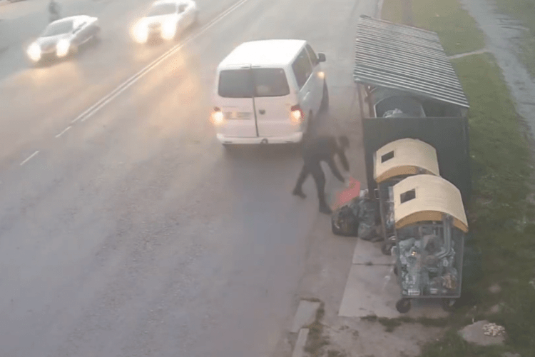 У Луцьку водій сплатить штраф за підкинуте сміття (Відео)