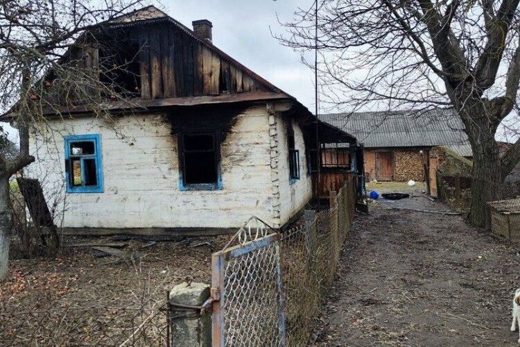 Діти, яких врятували під час пожежі в Луцькому районі – у важкому стані в реанімації