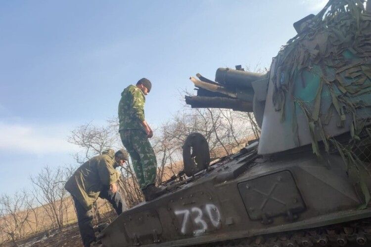 В окупантів через північнокорейські снаряди розривається техніка (Фото)
