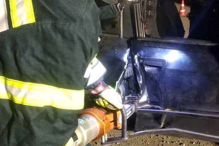 ДТП на трасі Ковель-Ягодин: водія одного авто деблоковували рятувальники 