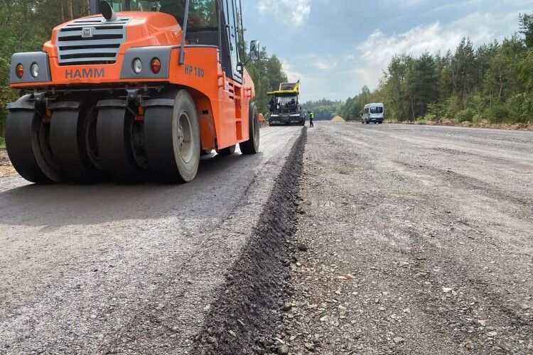 Дорога до кордону оновлюється: триває капітальний ремонт М-07 поблизу Ягодина на Волині