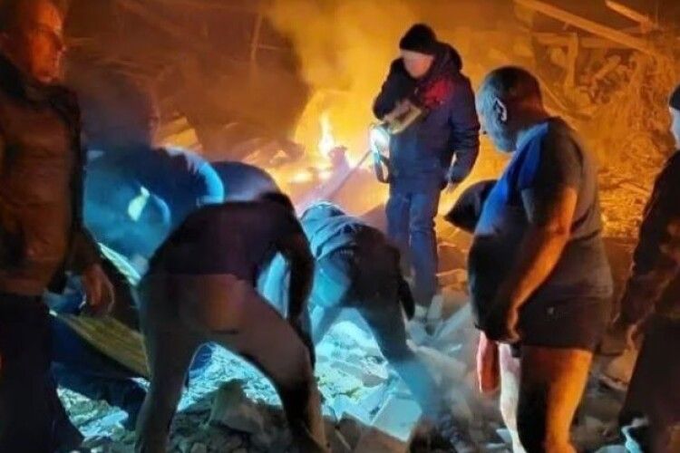 Авіаудар по Житомиру: кількість загиблих зросла до чотирьох, серед них є діти (Відео)