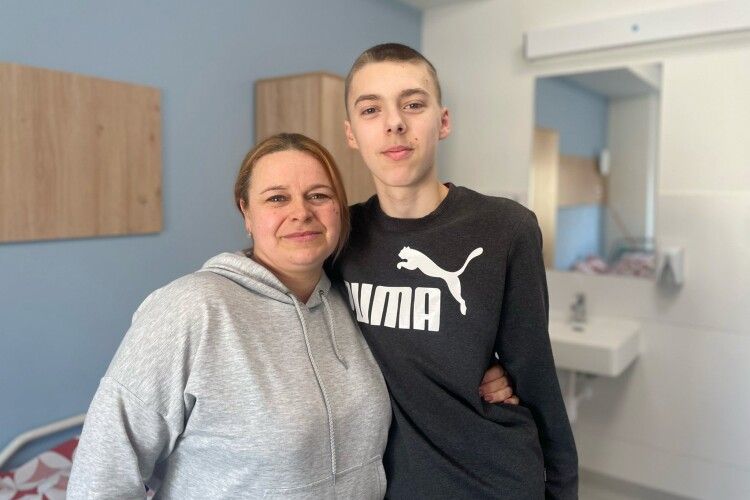 Серце могло зупинитися щомиті: у Львові рятували 16-річного юнака з сколіозом найважчого ступеня