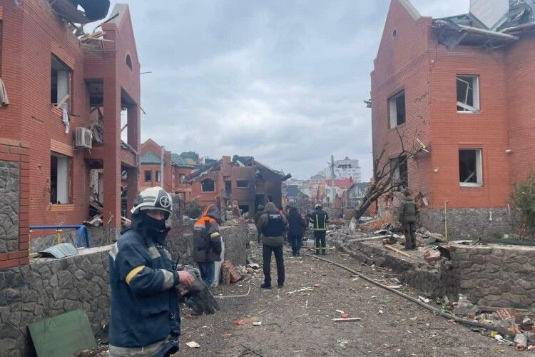Ворог вдарив ракетами по будинках в Білій Церкві, є потерпілі