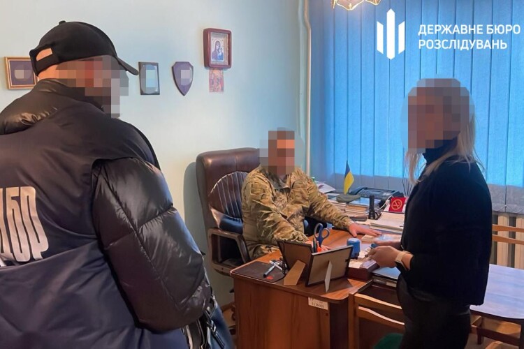 На Західній Україні інструктор ТЦК заробляв на «втечах»