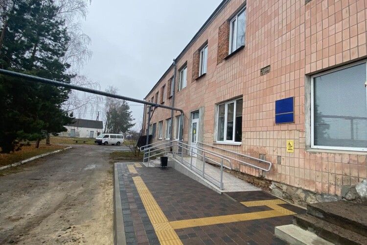 Мер волинського міста похвалився першим зовнішнім ліфтом для людей з інвалідністю (Фото)