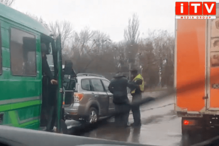 У Рівному в ДТП потрапила маршрутка з пасажирами