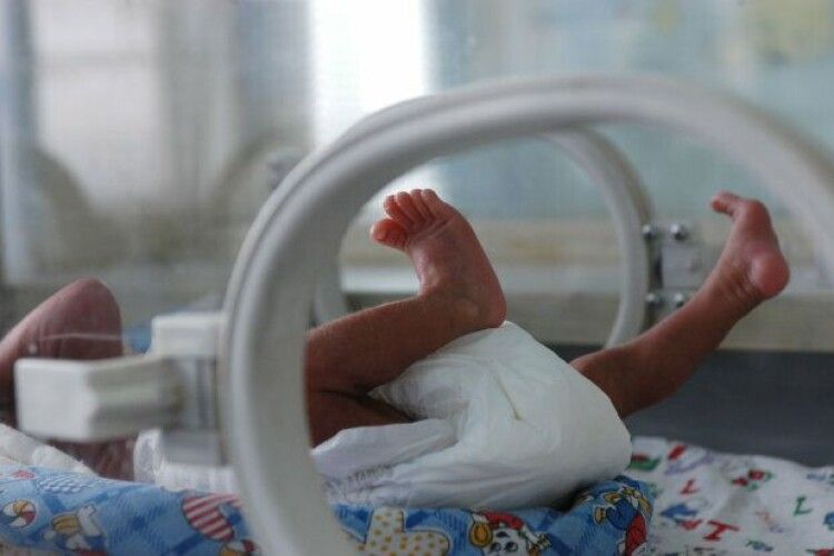 У Львові два місяці рятували немовля, народжене з вагою 650 г