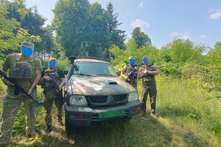 На Волині громада купила РЕБ та автомобіль для захисників
