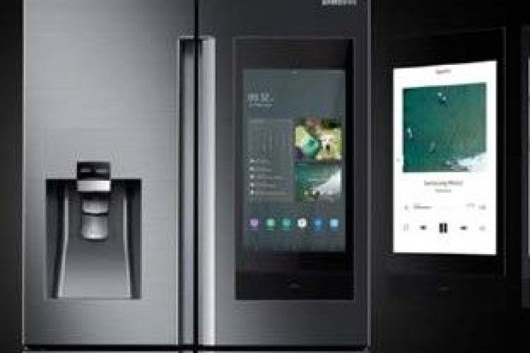 А про те, що всередині – розповість сам… холодильник!