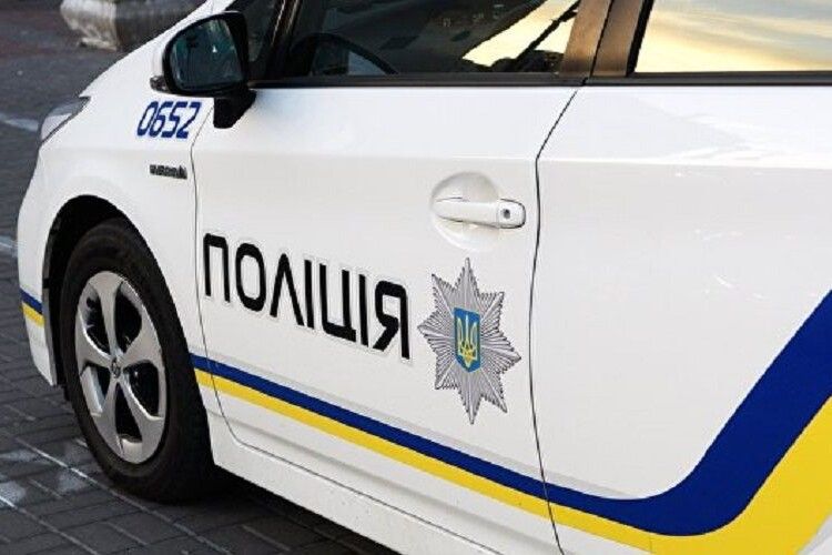Патрульні поліцейські під Луцьком наздогнали двох п'яних водіїв, один ще й мав наркотики