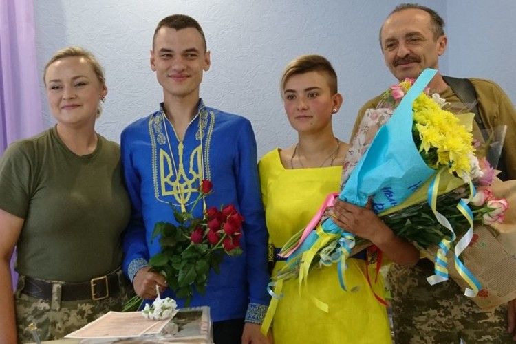 Військові-волиняни Іван та Надія побралися на передовій