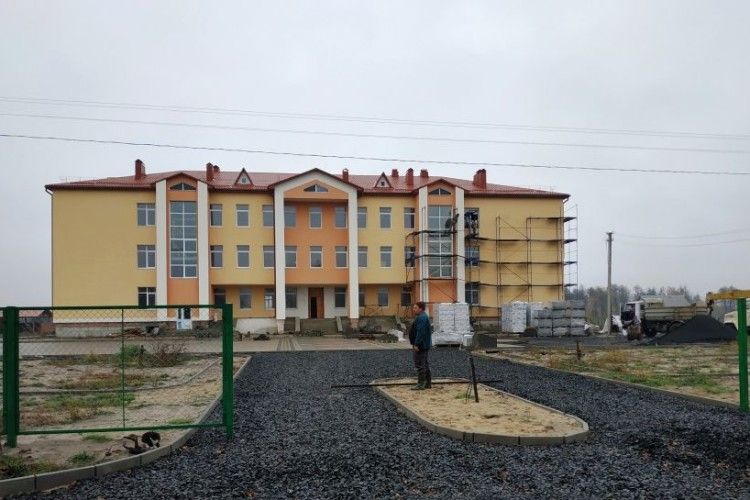 В Осівцях на Камінь-Каширщині триває будівництво школи