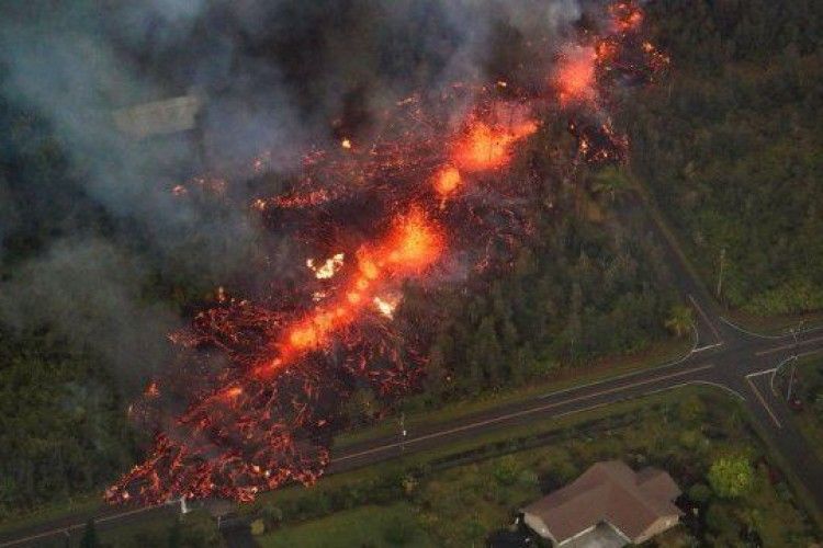 На Гаваях лава знищила 21 будинок