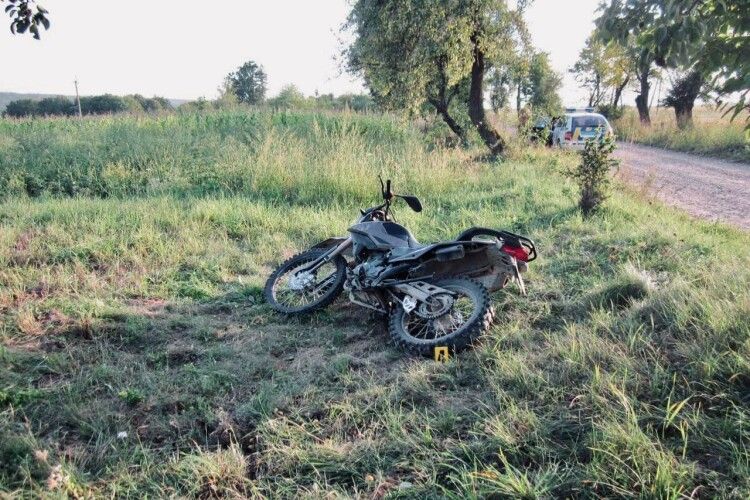 На Рівненщині 16-річний байкер влетів в іншого мотоцикліста (Фото)