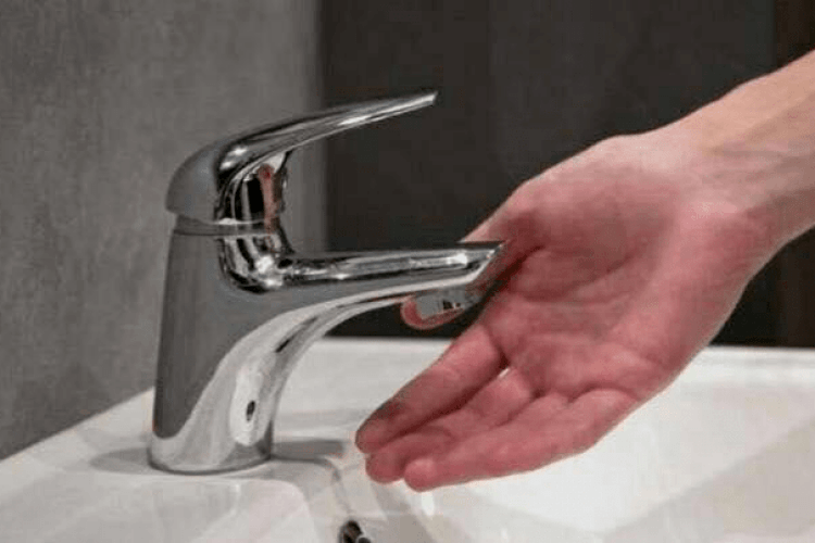 Луцькводоканал відімкнув воду у центрі міста: ліквідовує прорив