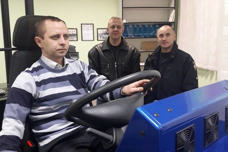 Луцькі патрульні вчитимуться рулювати на симуляторі