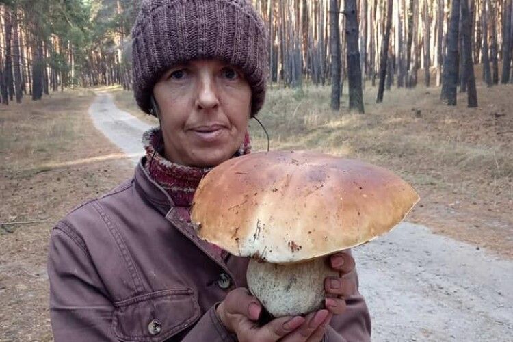 Під Лубнами жінка злапала Президента усіх українських грибів (Фото)
