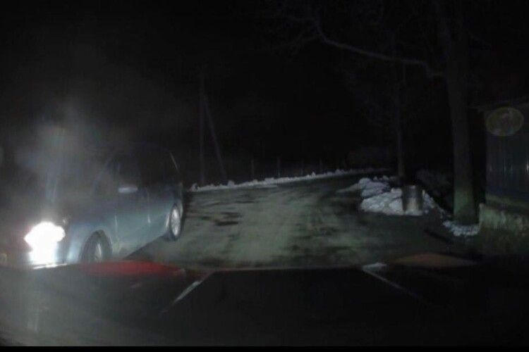 На Волині серед ночі зупинили водія з ознаками алкогольного сп'яніння