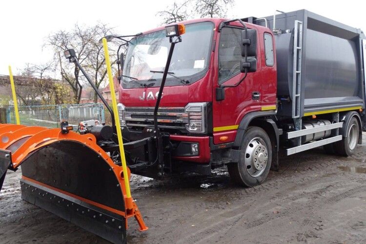 У громаді на Волині придбали сучасний сміттєвоз за 4 мільйони гривень