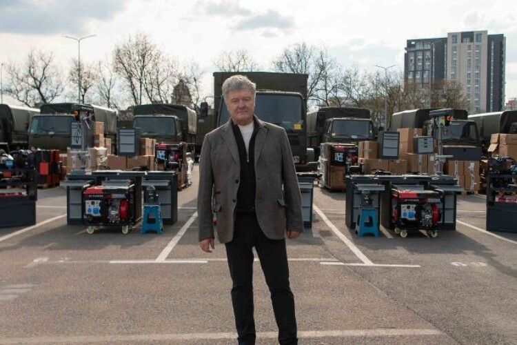 Щоб ремонтувати підбиту техніку на передовій: Порошенко підготував для ЗСУ 10 мобільних майстерень (Фото, відео)