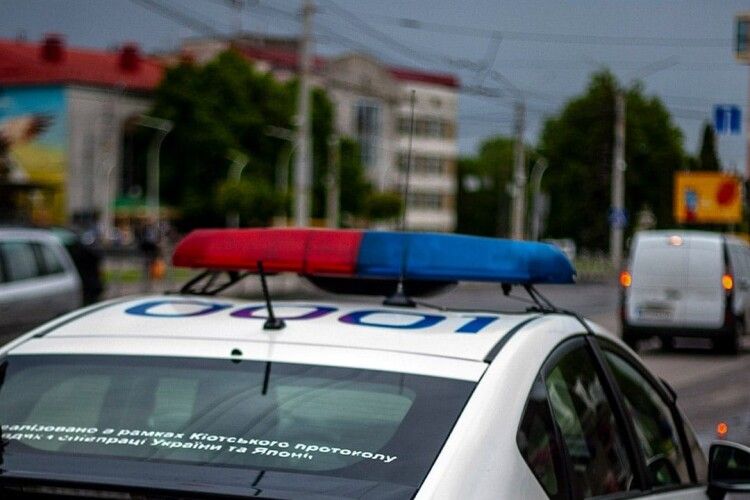 На Волині п'яний водій на «мерсі» влетів у паркан
