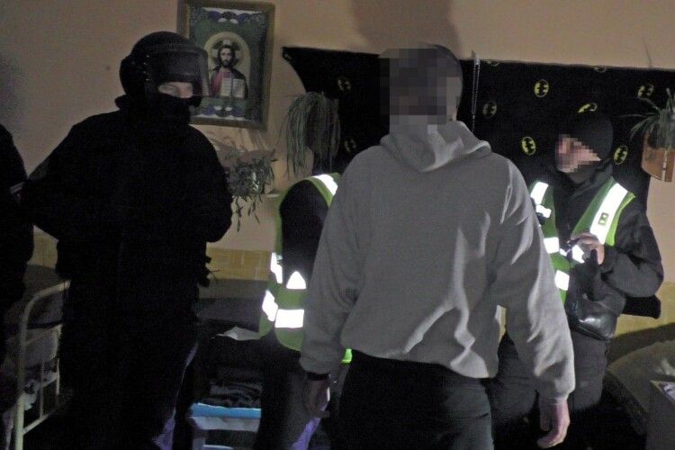 На Рівненщині засуджені «вміло» налагодили канал постачання наркотиків