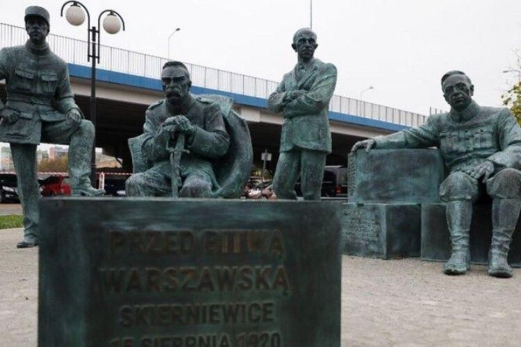 Під Варшавою відкрили пам'ятник Симону Петлюрі