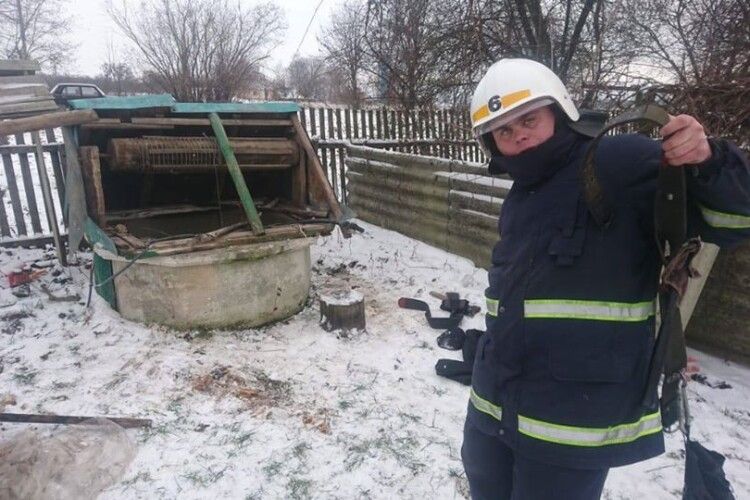 На Рівненщині чоловік впав у 45-метровий колодязь