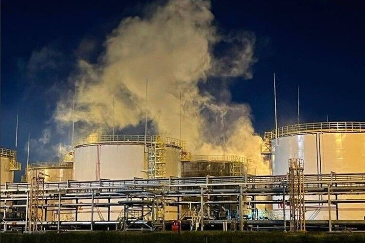 Безпілотник атакував нафтопереробний завод на росії
