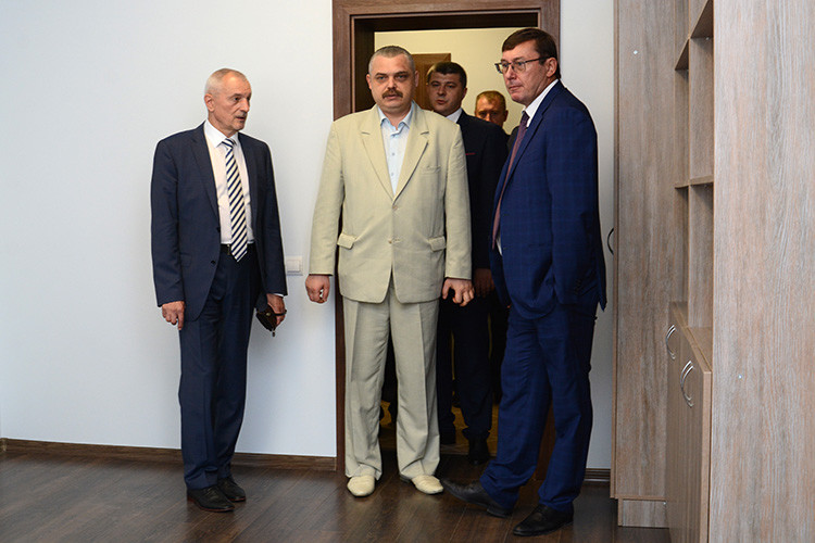 Генеральний прокурор України Юрій Луценко з волинським губернатором оглянули новобудову