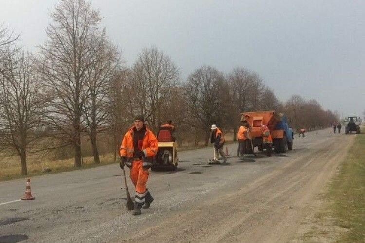 На Волині попередили використання 94 мільйонів гривень бюджетних коштів на ремонт доріг