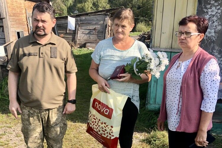 На Волині матері загиблого Героя вручили нагороду сина