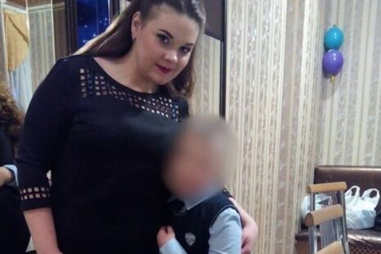 ЗМІ знайшли дружину окупанта, яка хотіла «вирізати зірки на спинах» українських дітей (Відео)