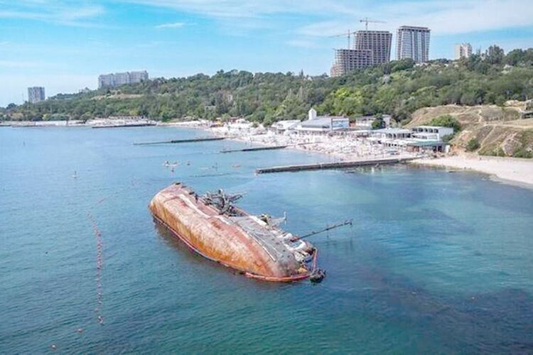 Розслідування: затонулий танкер Delfi був плавучою бензоколонкою олігарха Курченка