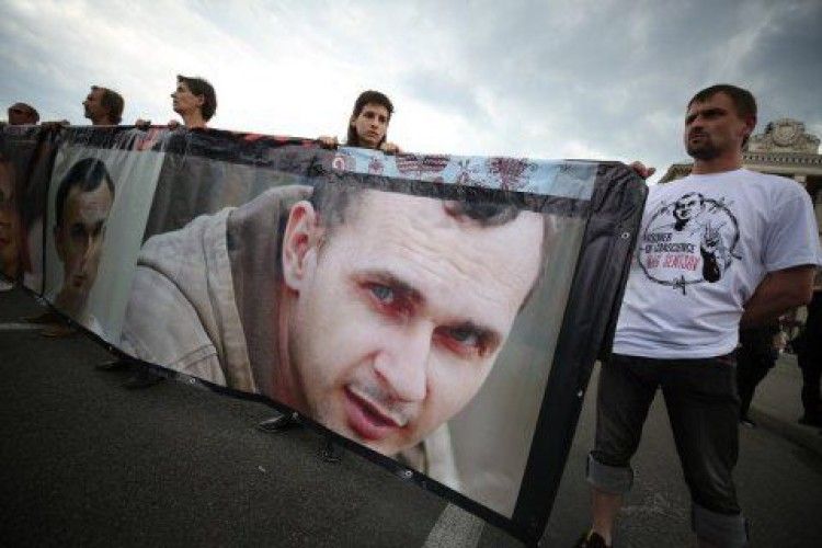 Призерка кінофестивалю в Карлових Варах віддала свою нагороду батькам Сенцова і Серебренникова
